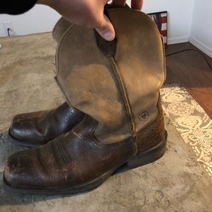 Ariat size 10 cowboy boots